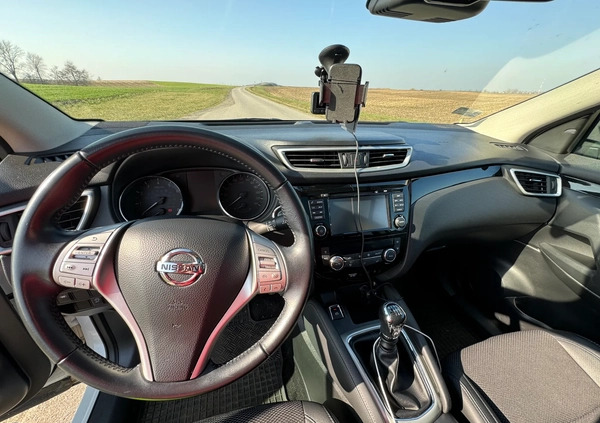 Nissan Qashqai cena 69900 przebieg: 104035, rok produkcji 2017 z Gniezno małe 254